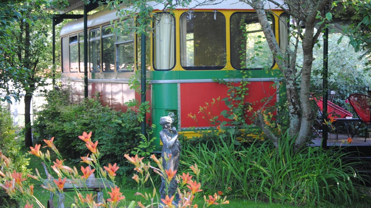 Marchais House | Carriage-Bus insolite-Ensuite with Jet bath-Panoramic-Garden view