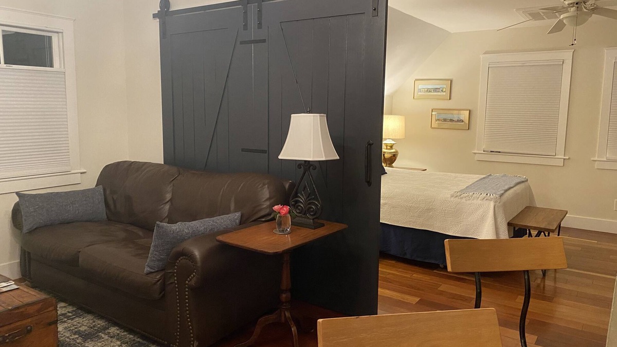 Summerville Historic District House | Carriage House 2-bedroom at Camellia Cottages in historic Summerville