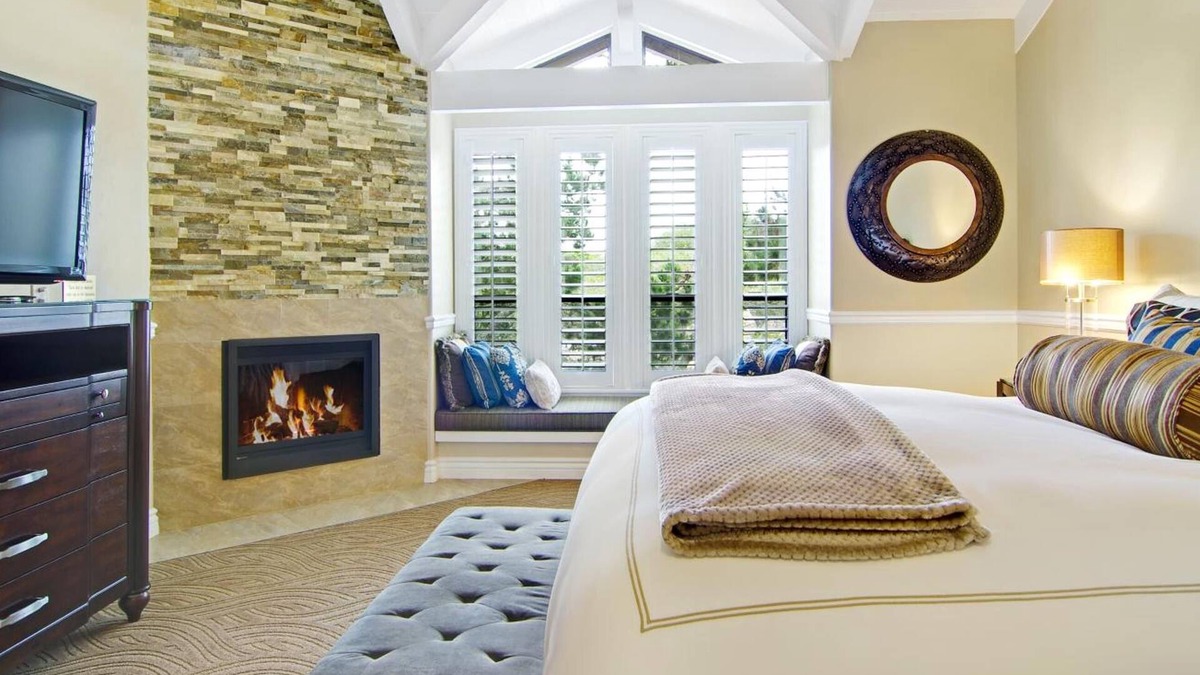 Golden Rectangle Bed & Breakfast | Carriage House Inn
