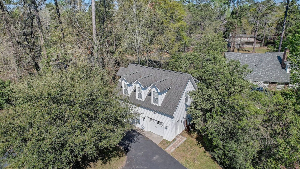Sumter Apartment | Carriage House near parks, walking paths, and historic downtown Sumter!