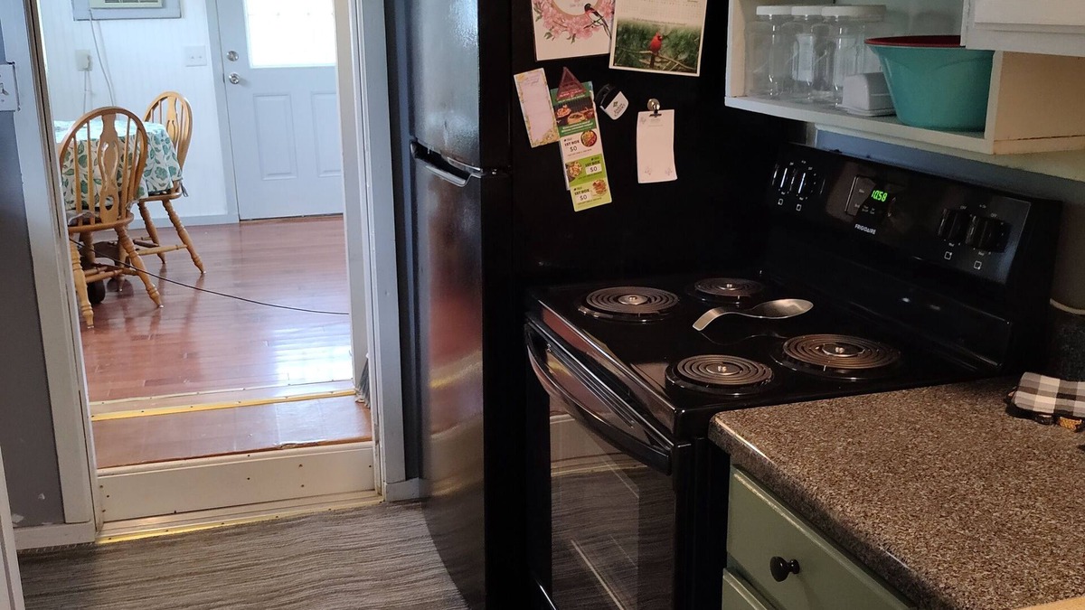 Council House | Carriage House nPerfect 2-bedroom house with AC in charming Lebanon.