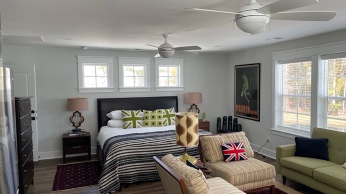 Mount Pleasant House | Carriage House with View