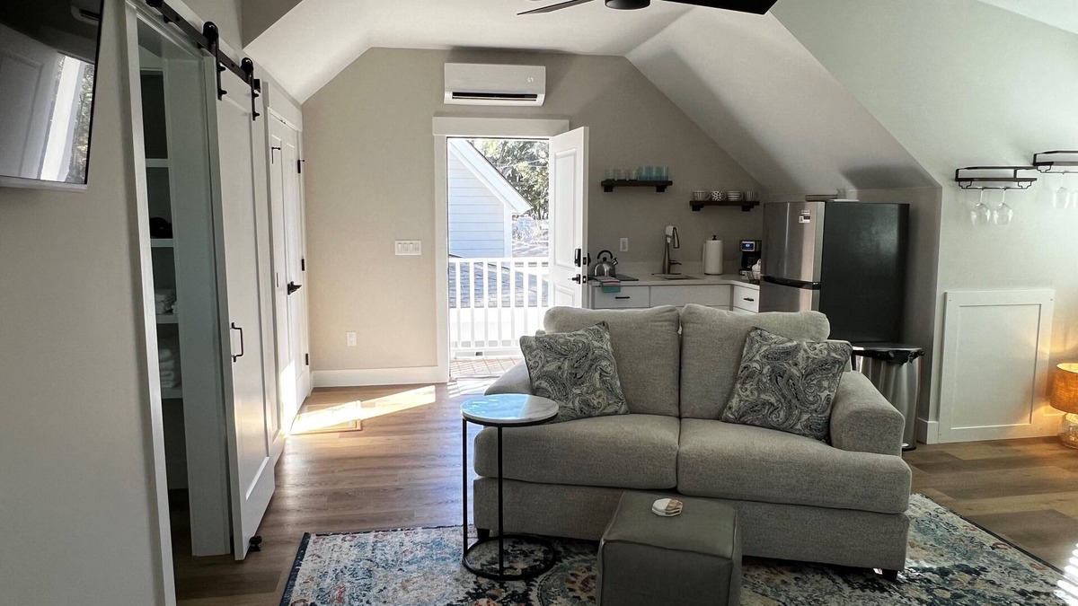 Olde Town Apartment | Carriage House within 5 minute walk of Old Town Bluffton