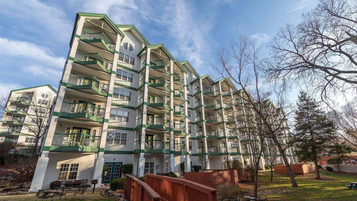 Branson Apartment | Carriage Place