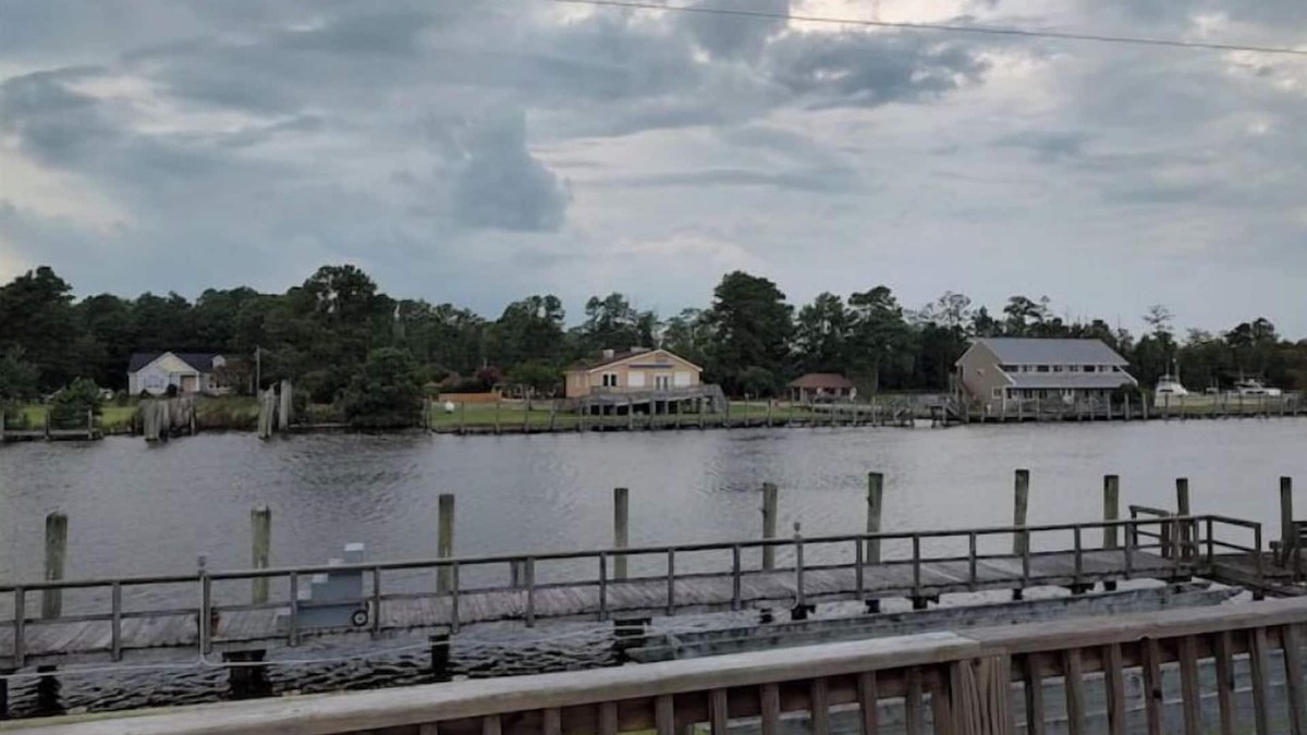 Coinjock House | Carrick Bend -Balcony View of ICW- Dog Friendly!