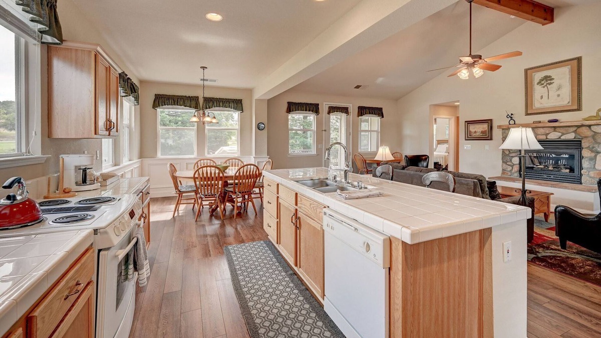 Angels Camp House | Carson Hill Cottage-Spacious Getaway