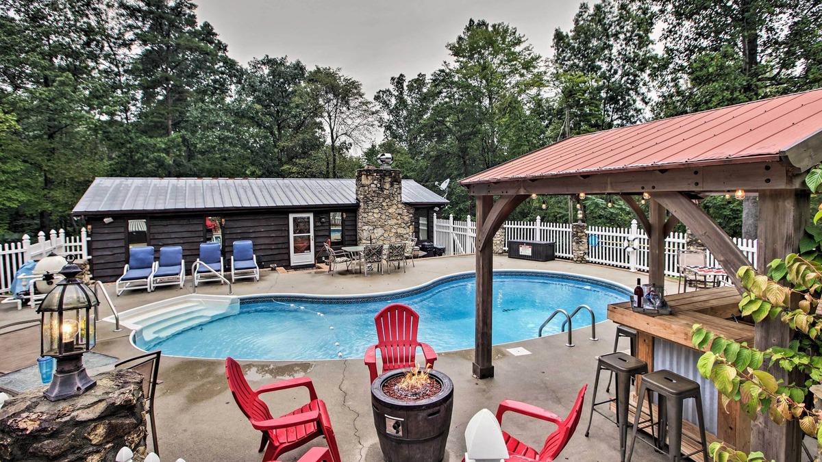 Henry Cabin | ‘Carter’s Hideaway’ by Fairy Stone: Pool & Hot Tub