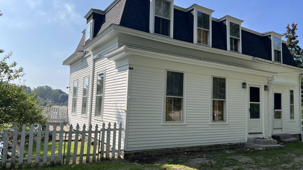 Vinalhaven House | Carver's Pond Retreat