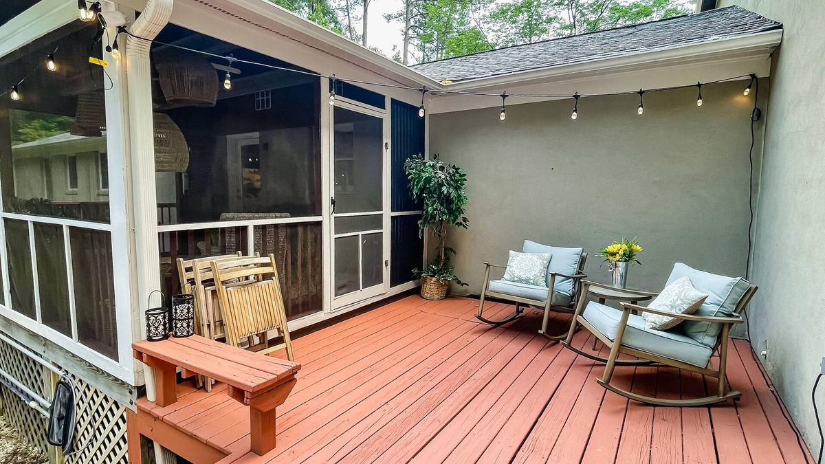 Cary House | Cary Stylish home with pool and jetted tubs. 6 beds, sleep 12