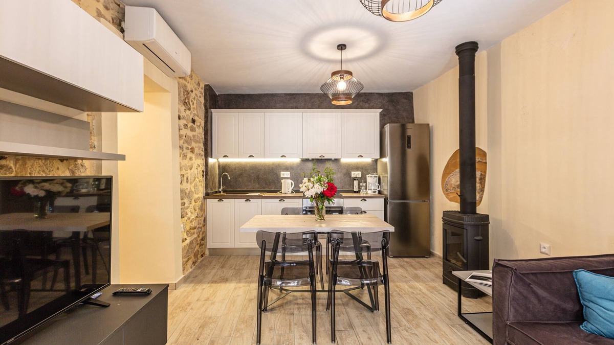 Karoti House | Carya Residence with outdoor hot tub on the roof terrace