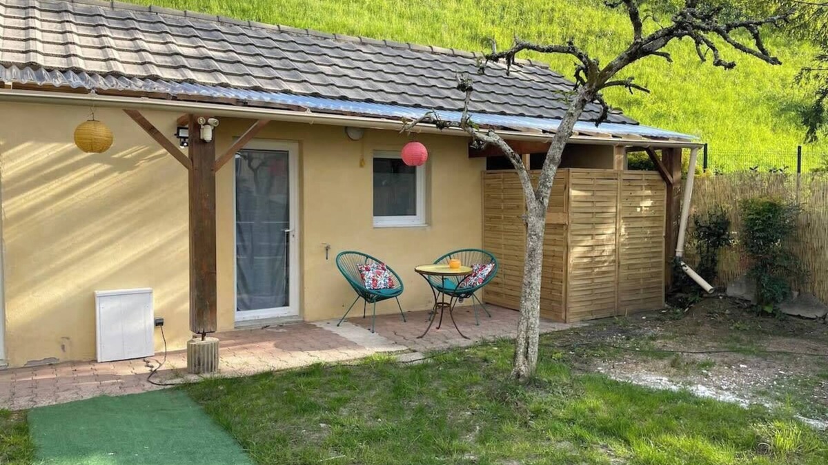 Brive-la-Gaillarde Apartment | Casa 4 Saisons - Studio à thème - Piscine/Jardin - Proche centre-ville