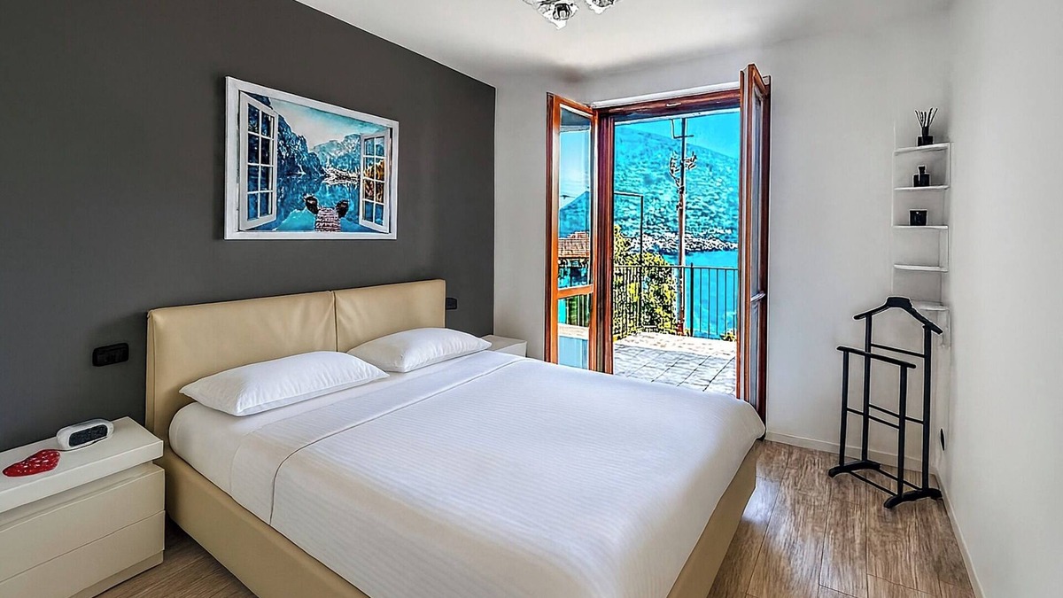 Brolo Apartment | Casa A&E - Panoramic Lake Orta Views