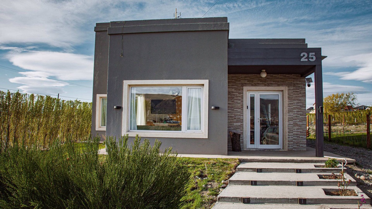 Macrozona Meseta Cerro Calafate House | Casa Abruzzo: Cozy Retreat with Stunning Andes Mountains and Lake Views
