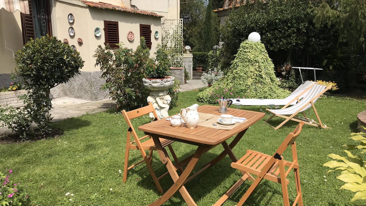 Lastra a Signa House | Casa Adriana inside a 14th century Villa with private garden next to Florence