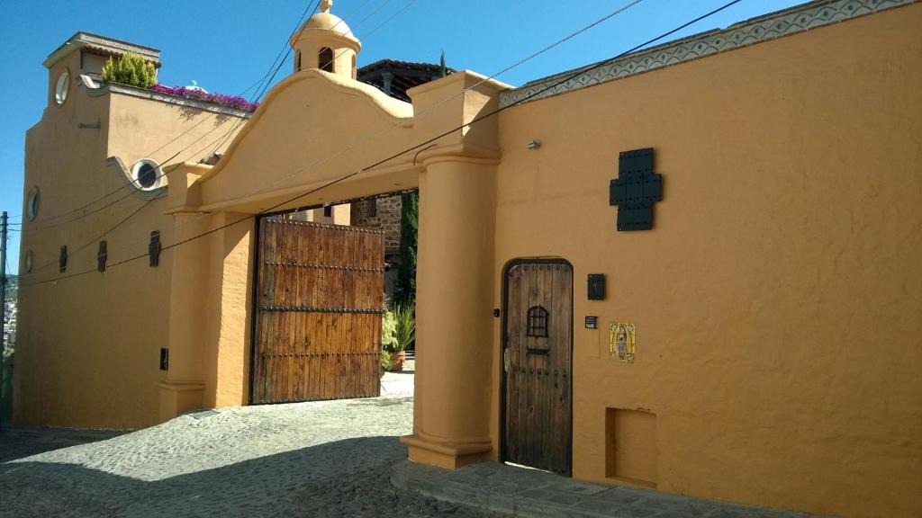 Colonia San Antonio House | Casa Adriana beauty with no boundaries!
