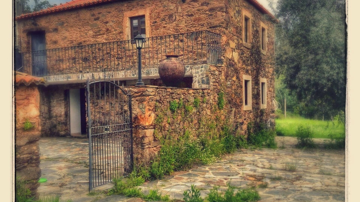Pedrogao Grande House | casa-ahs.pt Restored schist house on the river beach of Mega Fundeira.