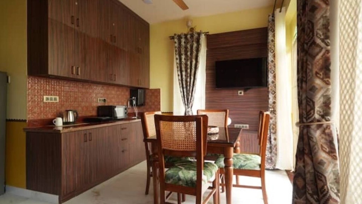 Cooke Town Apartment | 🌿 Casa Albela | Luxe 4BR Boho-Chic Suite with Balcony in Central Bangalore
