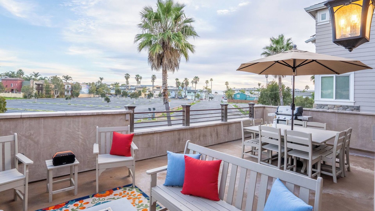 Avila Beach House | Casa Alina: 4 bedroom home steps from beach and golf course