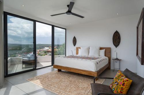 La Palmita House | Casa Altamira, Stylish 1BR Loft with City Views in Centro