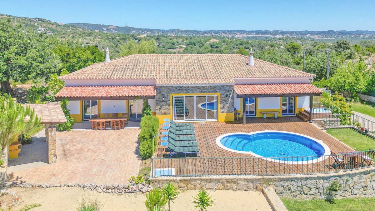 Fialho Villa | Casa Alto de Santo Antonio - 3 bedroom villa with great views!