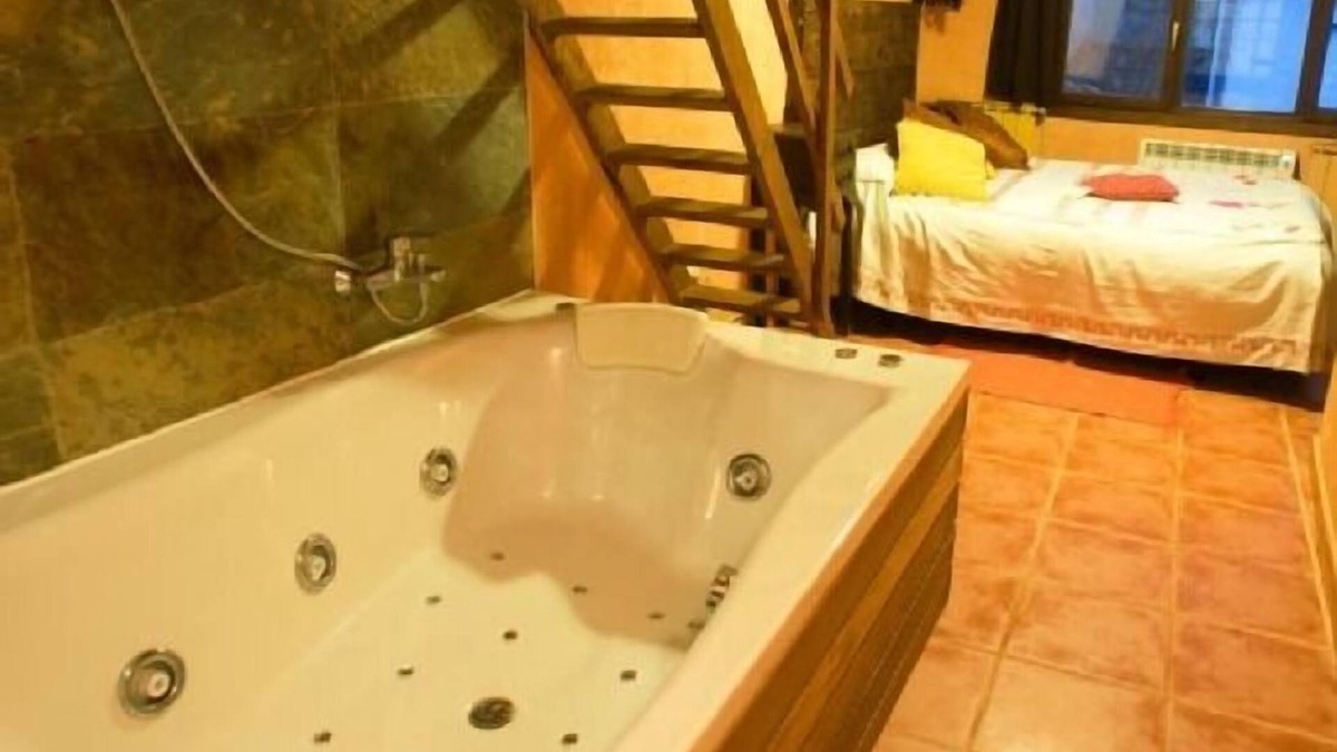 Monasterio Cottage | Casa Amapola, El Rincón de Monasterio & SPA for 2 people