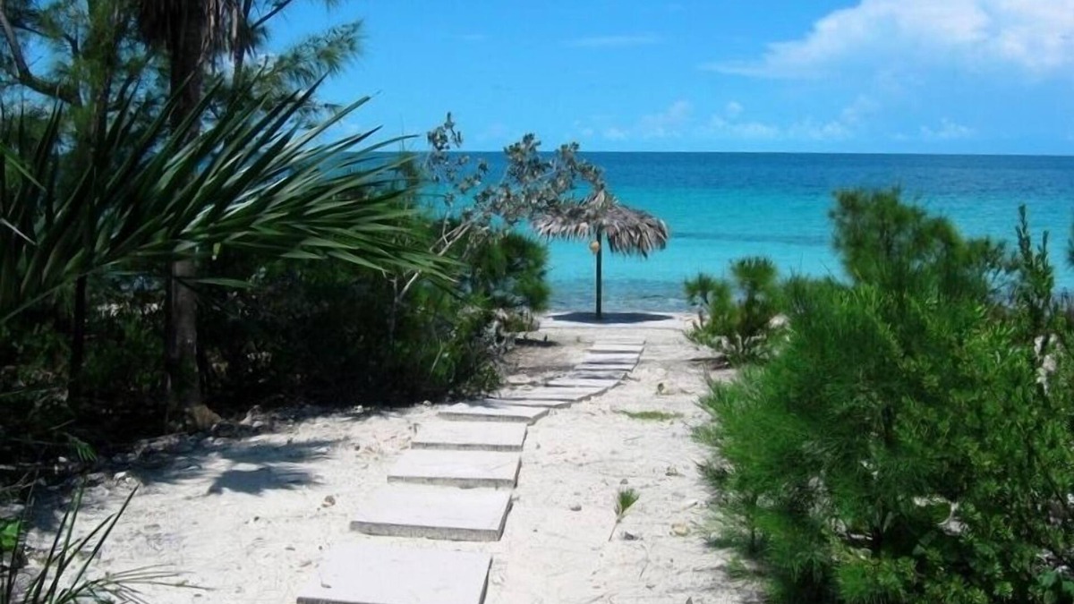 South Palmetto Point House | Casa Amarillo, waterfront home