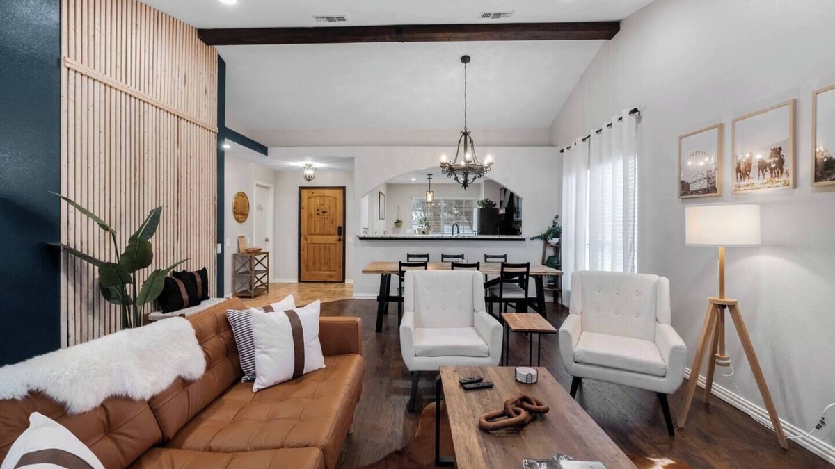 Fort Worth House | Casa Amigos/Cozy Rustic Modern Home
