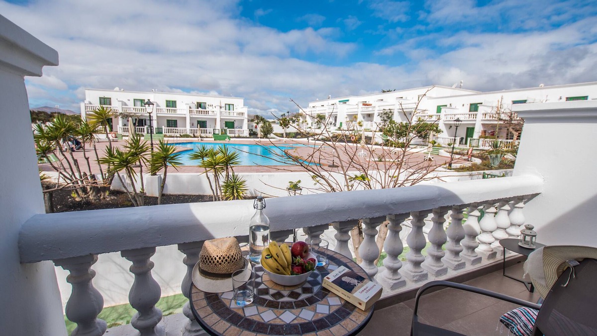 Los Mojones Apartment | Casa Anemona with terrace, shared pool, sea views and free wifi