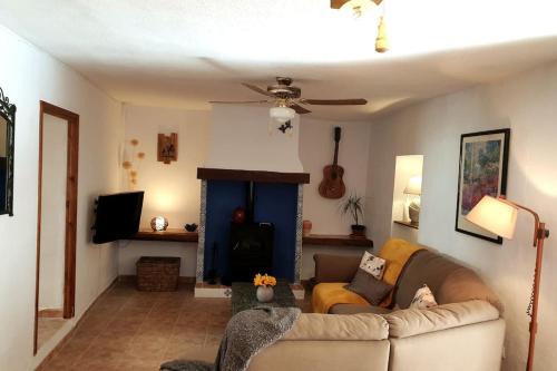 Zarra House | Casa Arriba Village House in Zarra