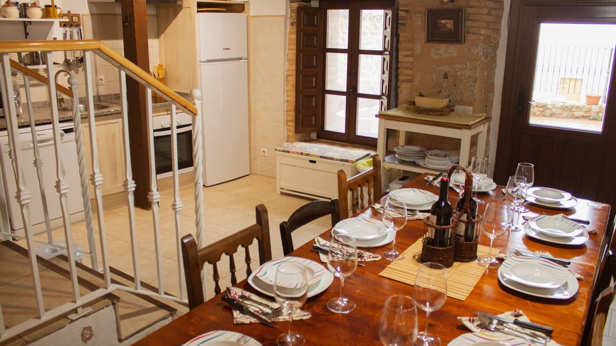 Mambrilla de Castrejon House | Casa Azul de la Ribera del Duero for 13 people