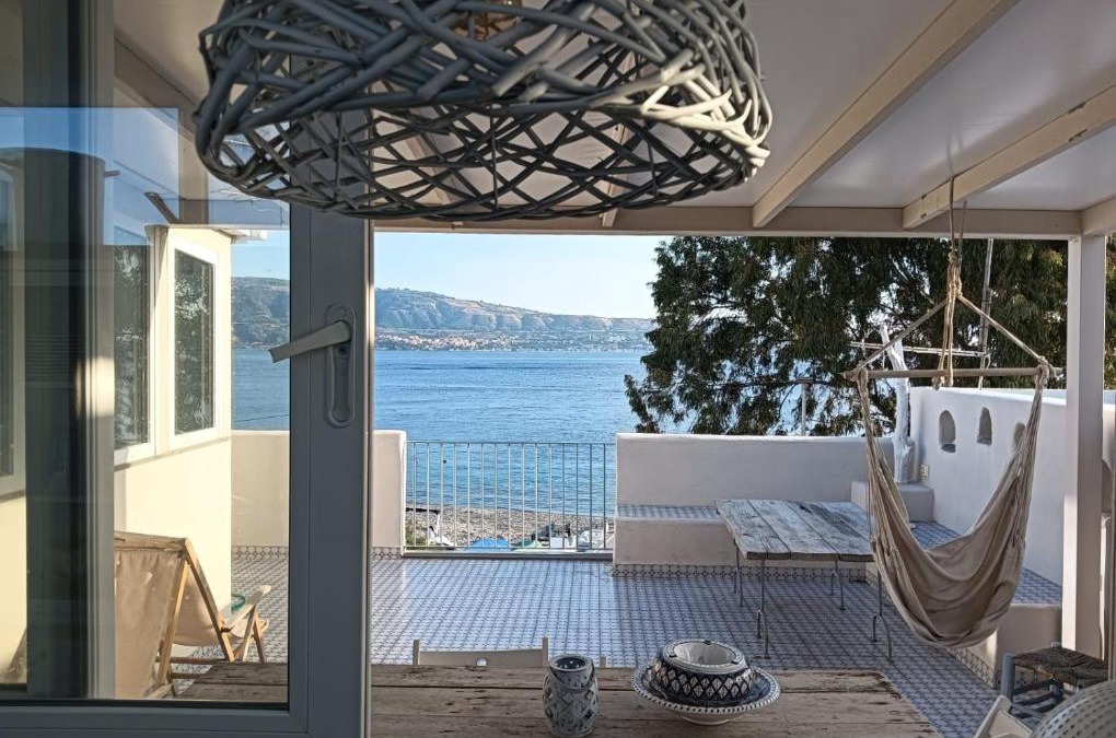 Torre di Faro House | Casa Balena