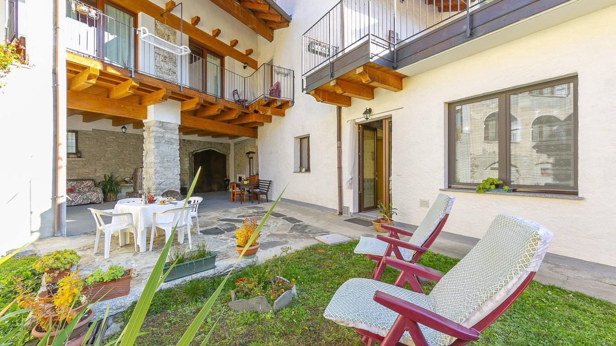 Madonna del Sasso House | Casa Baroni few min From Orta Lake
