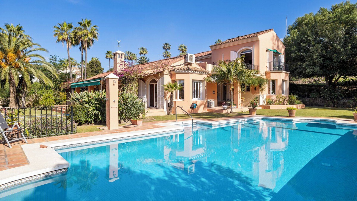 Sotogrande Villa | Casa Beaumont - Beautiful 5-Bed Villa w Private Pool & Stunning Views