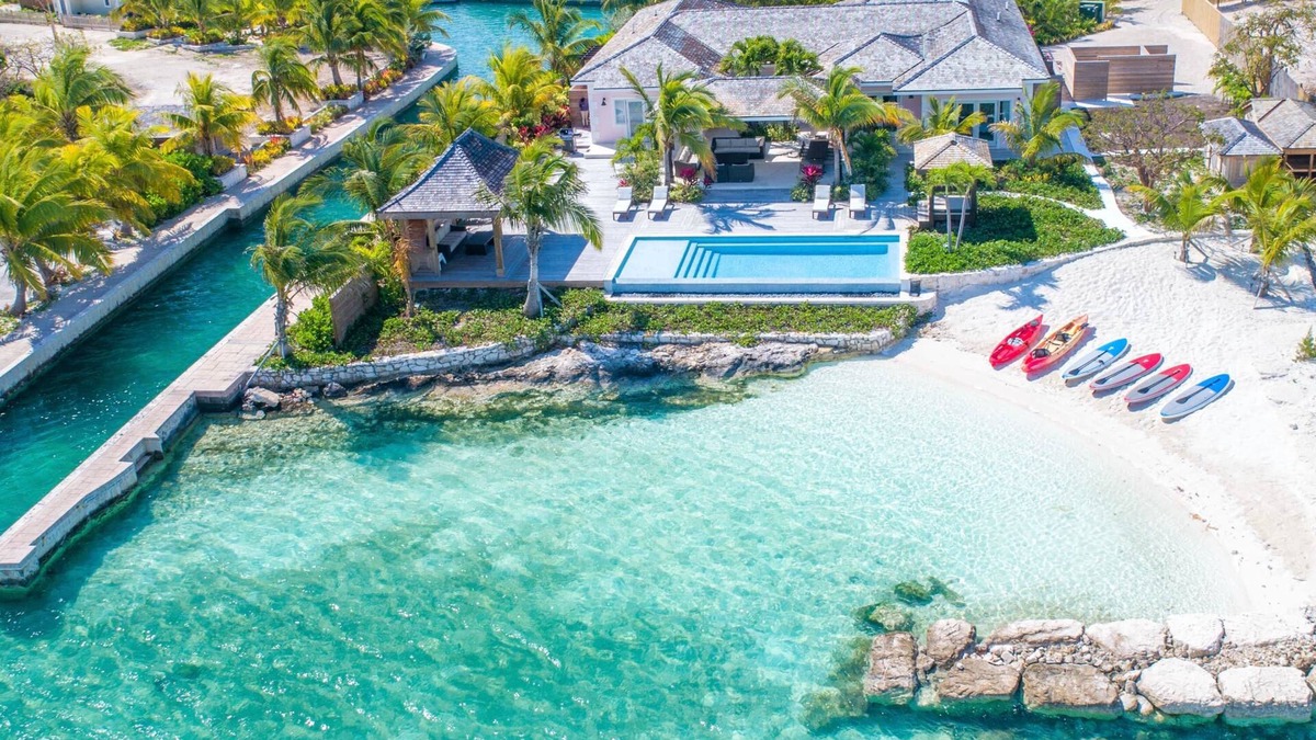 Hartswell House | Casa Bella - Oceanfront w/Private Beach, Pool & Spa