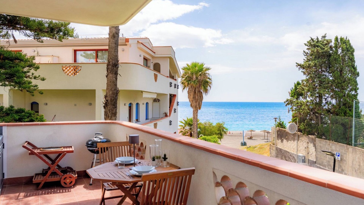Recanati Apartment | Casa Bianca - Apartment a stone's throw from the s
