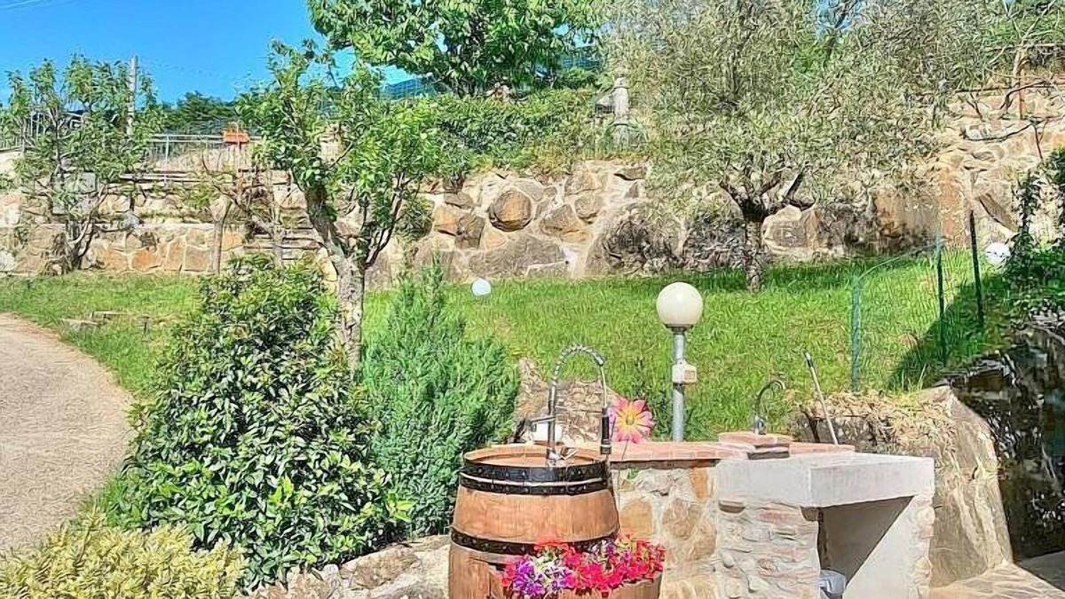 Santa Fiora House | Casa Binetta B: A characteristic and welcoming two-story independent house situated in the heart of the Tuscan countryside.