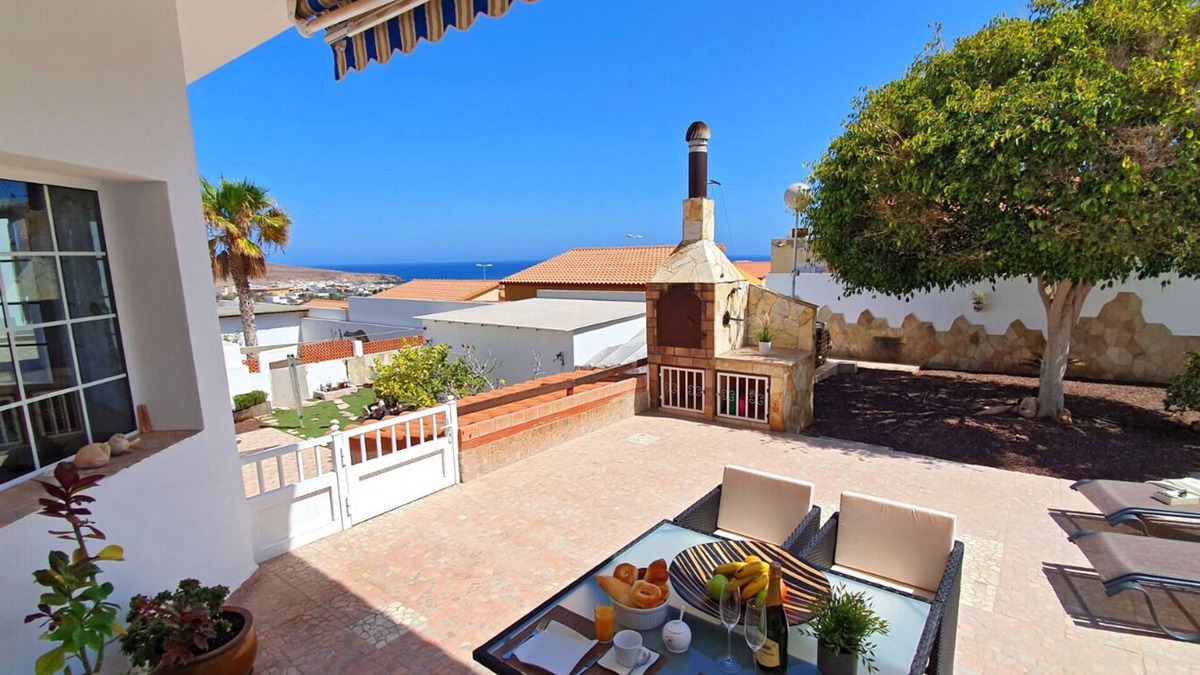 Tarajalejo House | Casa Blanca max. 4 persons -WiFi -with sea view -2 bedrooms