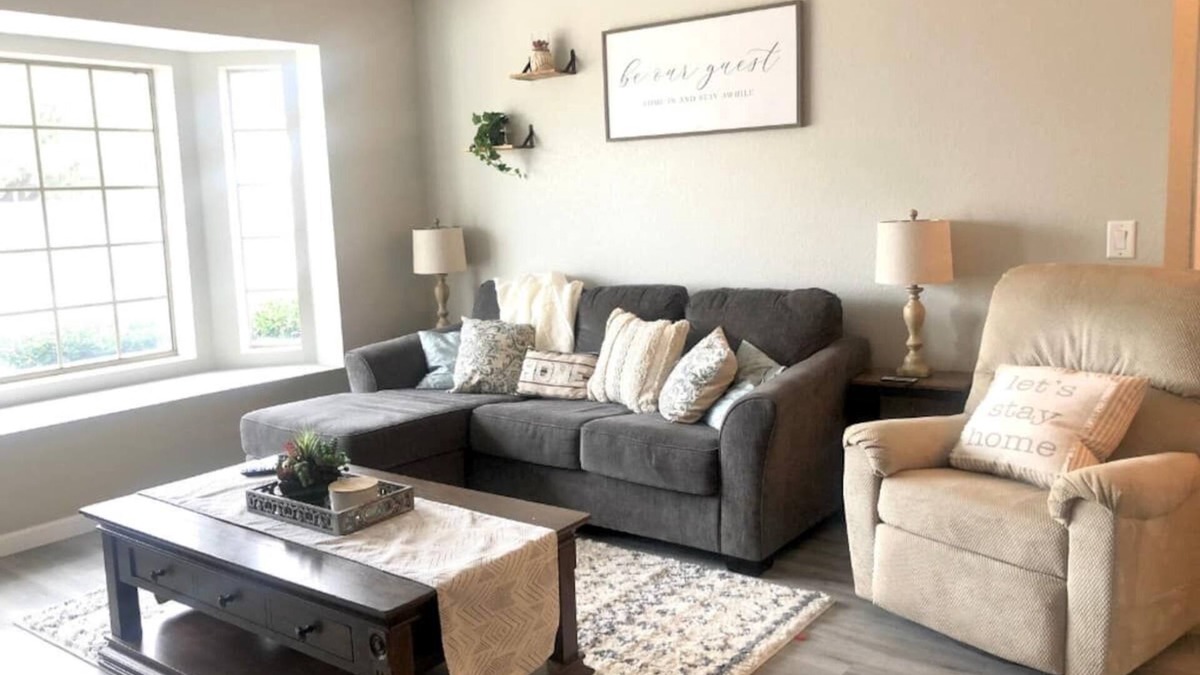 Sierra Vista House | Casa Blanca Retreat, 3 BR Home w/A/C & Free Wi-Fi