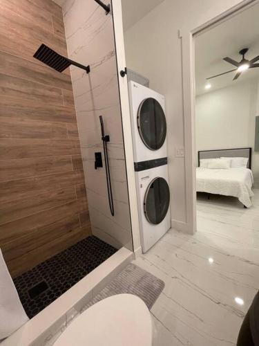 Sunshine Apartment | Casa Blanca Studio with Washer Dryer