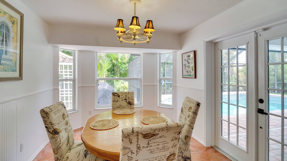 Sebastian Highlands Cottage | 'casa Blanco' Escape w/Fire Pit in Sebastian!