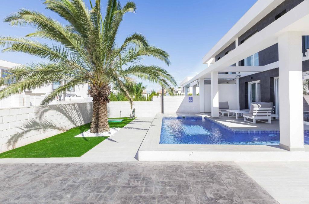 Puerto Marino Villa | Casa Bos Dolphin Pool Jacuzzi 6p