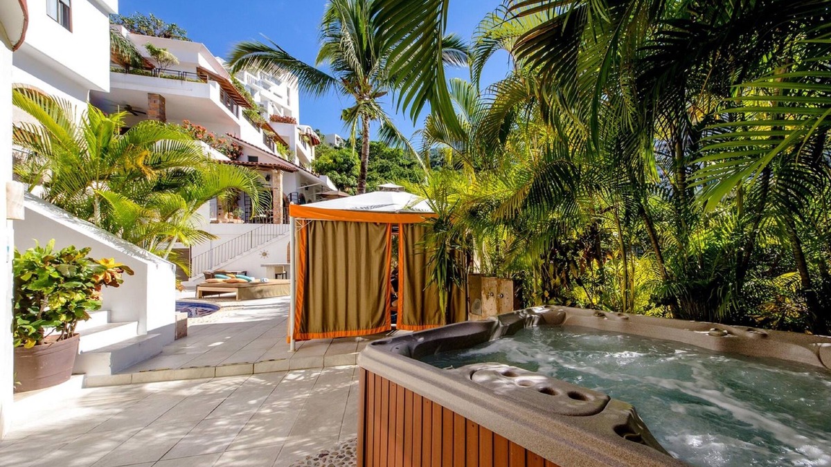 Romantic Zone Hotel | Casa Cúpula Luxury LGBT Boutique Hotel