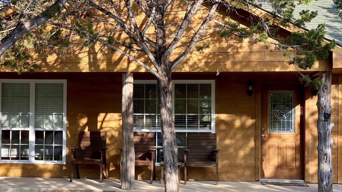 Ingram House | Casa Cabin B, 1BR/1BA, Sleeps 4, Porch, Gas Grill, Firepit
