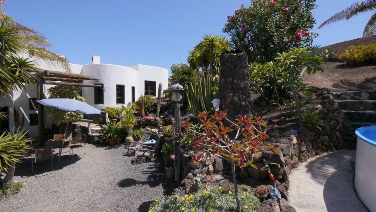 Guatiza House | CASA CALDERETA, country house in unique nature.