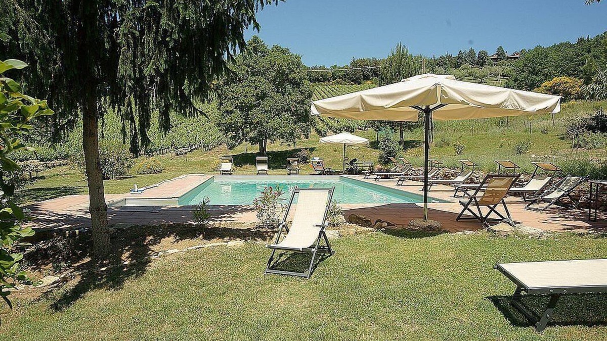 Pontassieve House | Casa Camomilla C: A characteristic and welcoming two-story independent house surrounded by meadows and by green hills, with Free WI-FI.