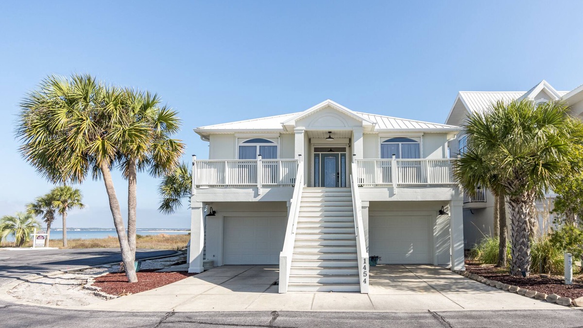 Caribbean Isle House | Casa Caribe-Soundside Private Home w/Pool and Tennis 2 Min from the Beach