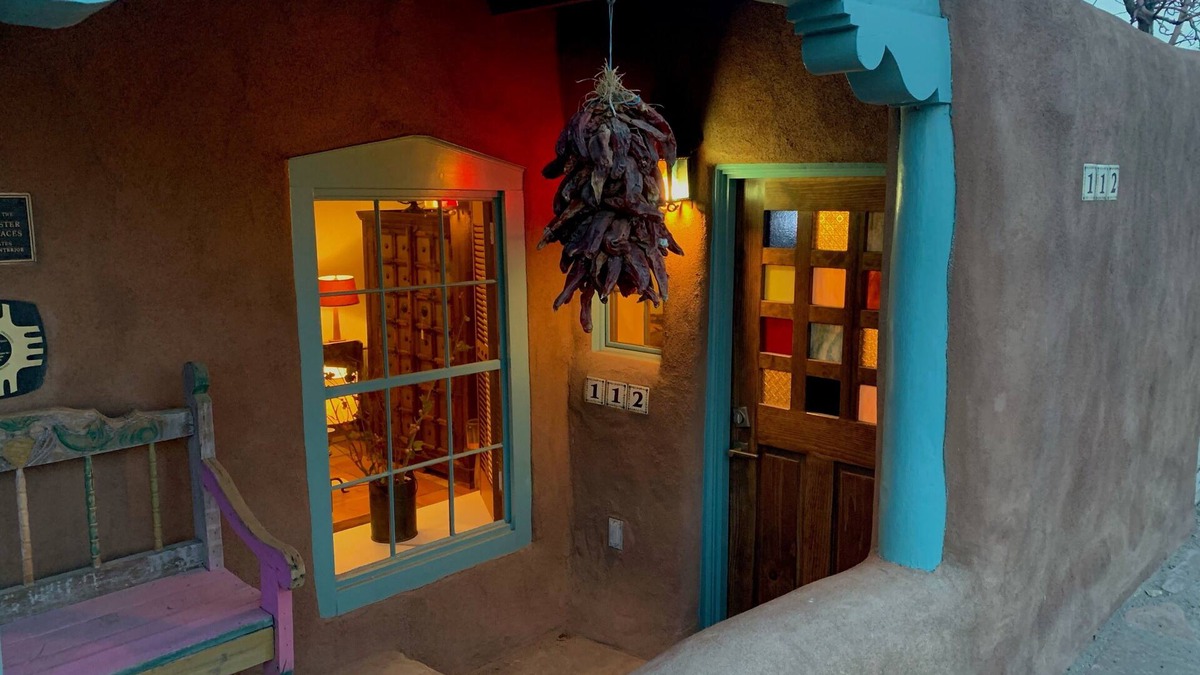 Taos House | Casa Carlos Authentic Historic Adobe -Walk to Plaza -Hot Tub- Mini Split A/C
