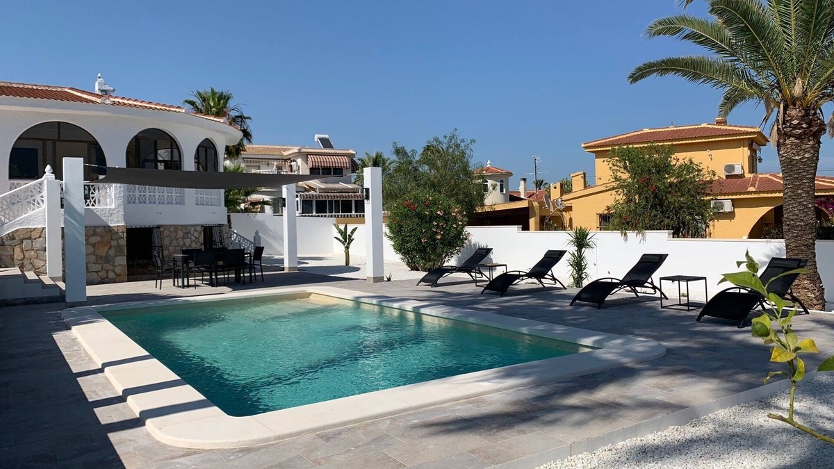 Quesada House | CASA CARLOS - Private Villa Detached with Pool