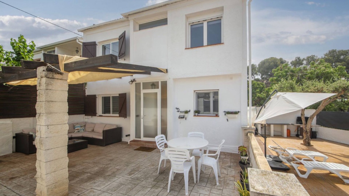 Tarragona House | Casa Cerca de la Playa con Terraza, Barbacoa y Mucho Más!