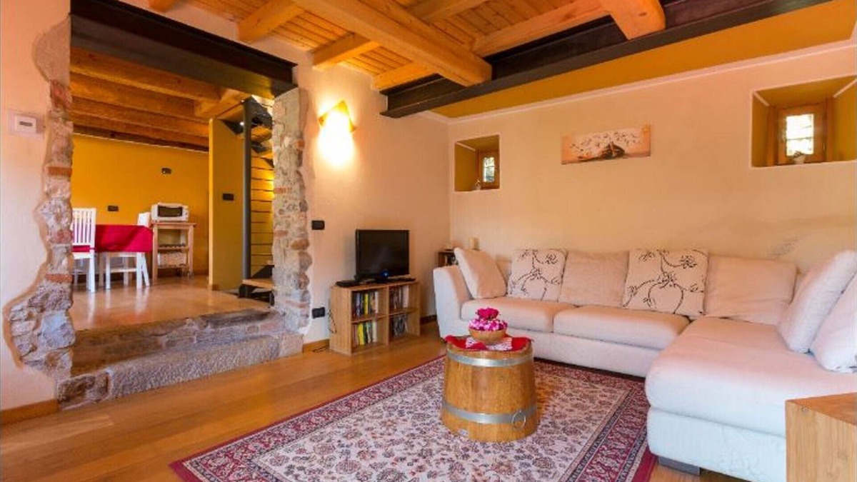 Tarzo House | Casa Cesira between the hills of Prosecco and the lakes, between Venice and the Dolomites